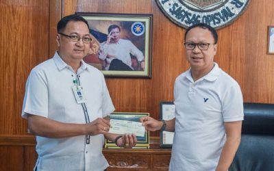 Gov. Ben Evardone received the P300,000 donation from Landbank of the Philippines